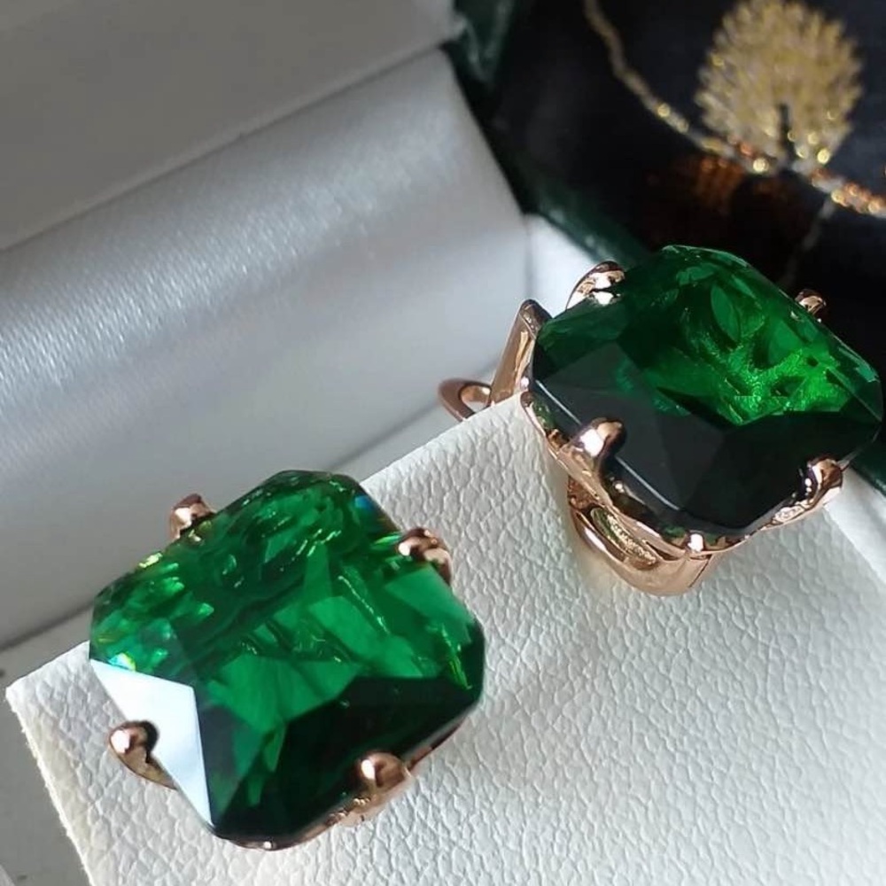 585/14k Emerald Green Zirconia Crystal Drop Earrings  RG Stamped